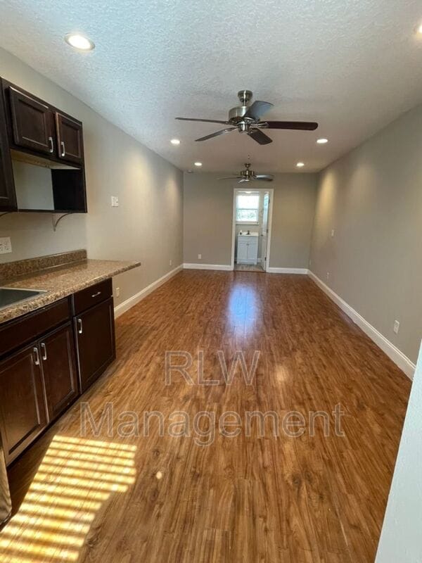 Building Photo - 515 N Disston Ave