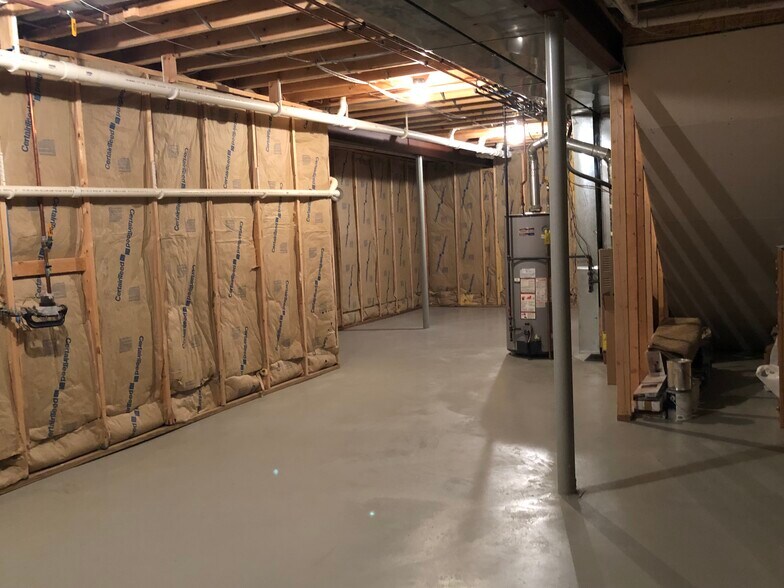 Building Photo - 859 Clearwater Cv W