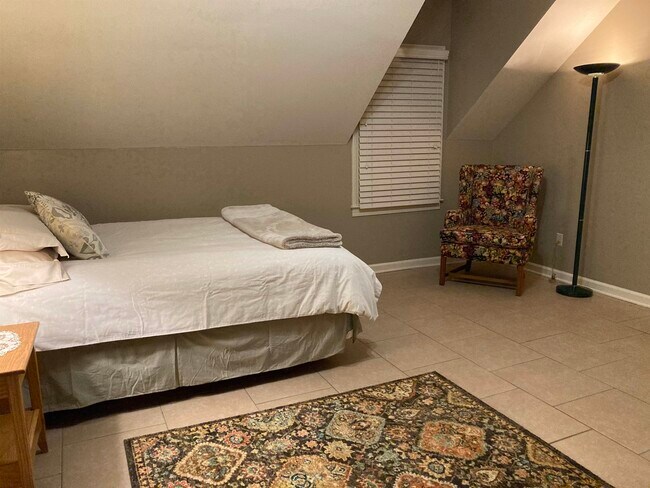 Building Photo - 3065 Green Fairway Cove N