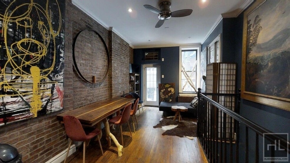 Building Photo - Mott Street