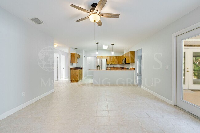 Building Photo - Executive Coastal Retreat | Four-Bedroom P...