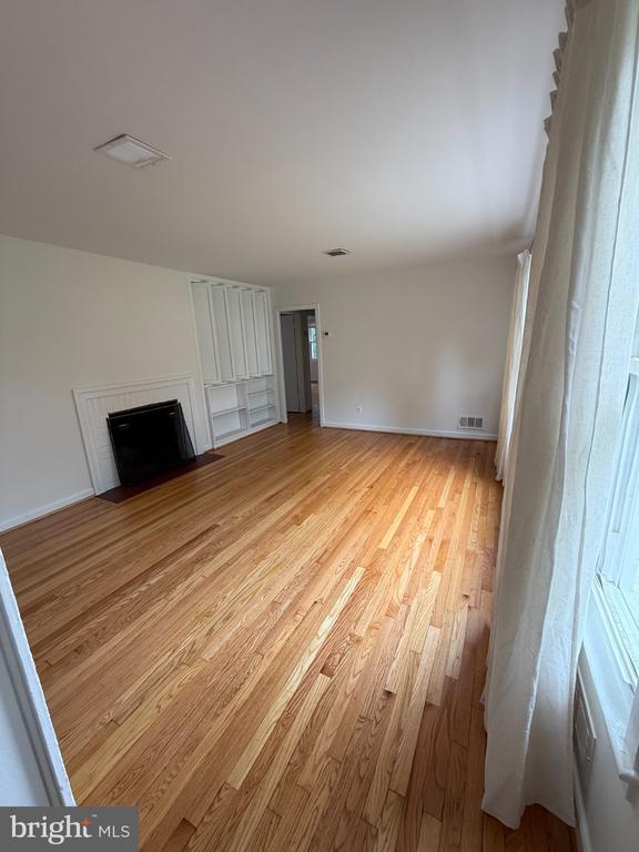 Building Photo - 4325 Maple Ave