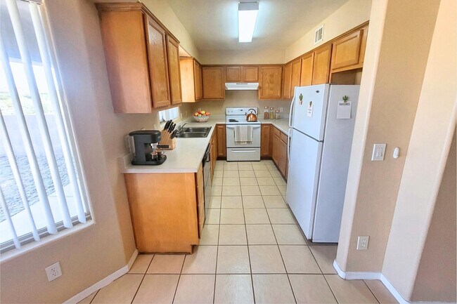 Building Photo - 15547 S Moon Valley Rd