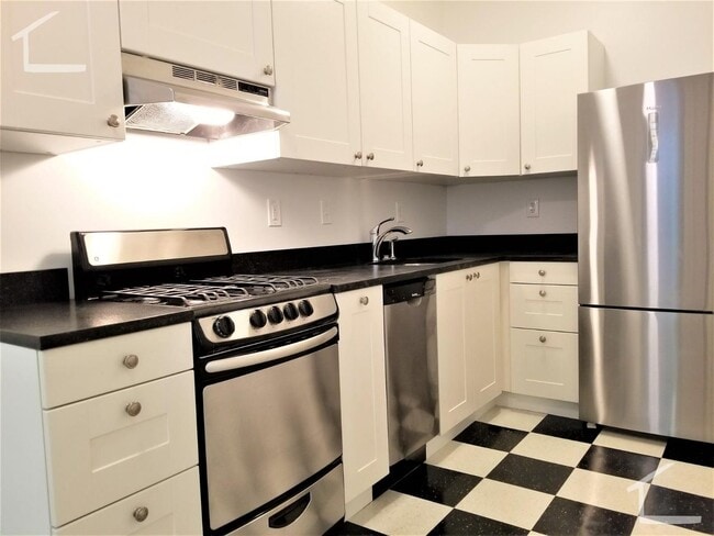 Building Photo - Very nice 2 Bed in Allston...