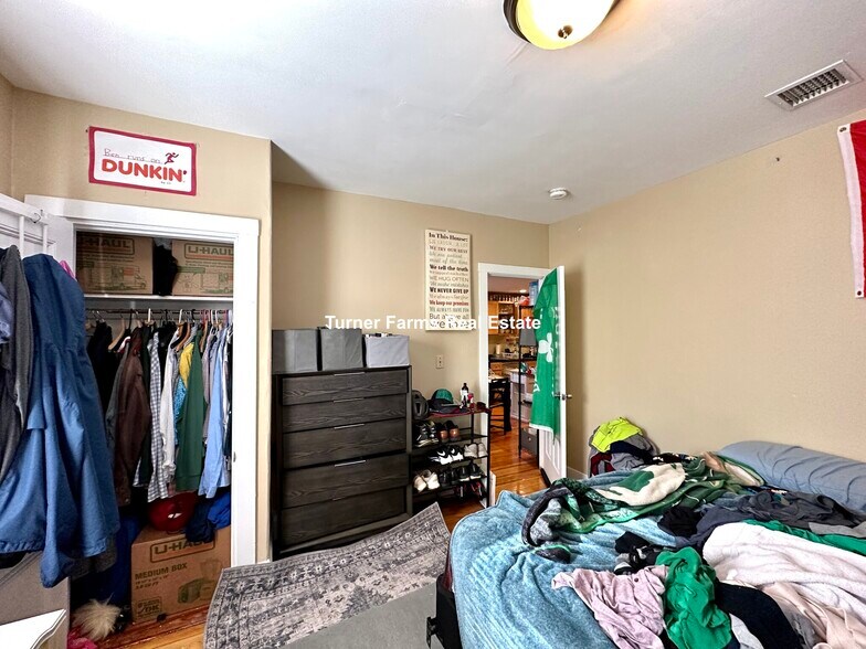 Building Photo - 44 Hillside St