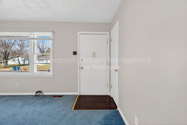 Building Photo - 1108 Renshaw Dr