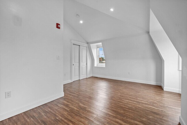 Building Photo - 103-105 Broadway
