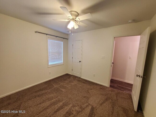 Building Photo - 1660 Warren Way