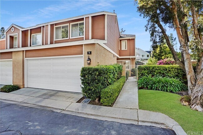 Building Photo - 1 Sandalwood