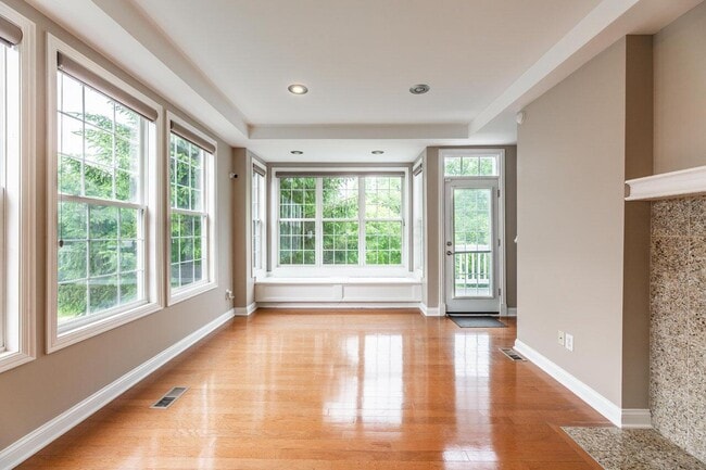Building Photo - 4930 Brooksview Cir