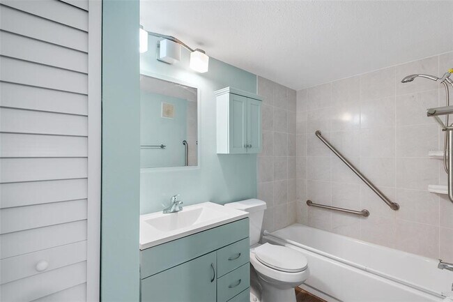 Building Photo - 555 62nd St S