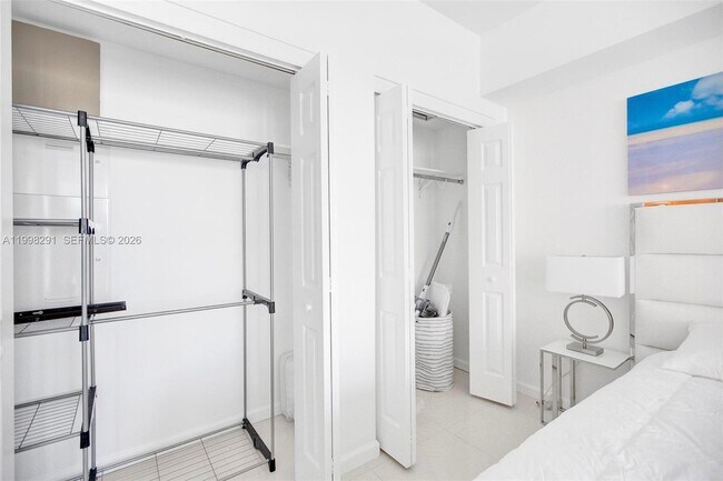 Building Photo - 475 Brickell Ave