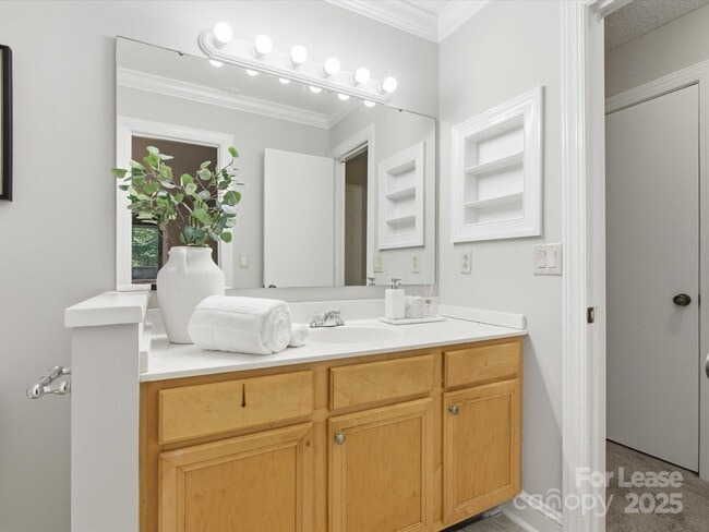 Building Photo - 7925 Charter Oak Ln