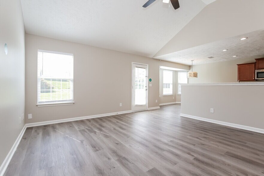 Building Photo - 3003 Aruna Ct