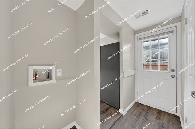 Building Photo - 12862 Georgiana Ave