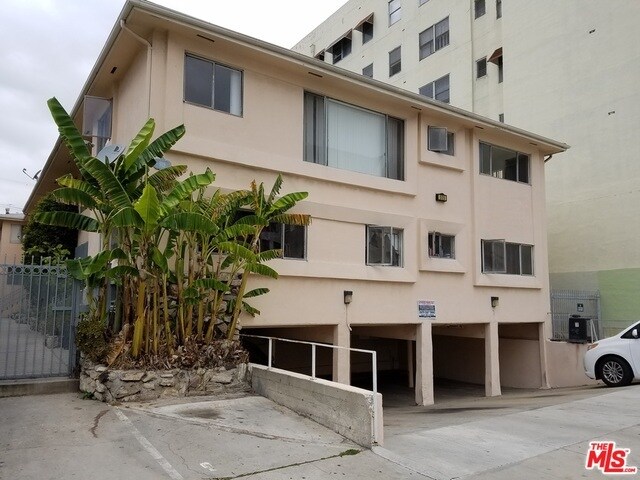 Primary Photo - 515 S Serrano Ave