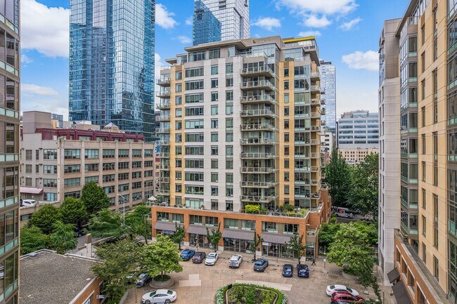 Building Photo - Bright Corner 1Bed/1Bath Condo in the Heart of Downtown Seattle!