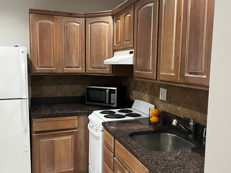 Building Photo - 2209 Washington Cir NW