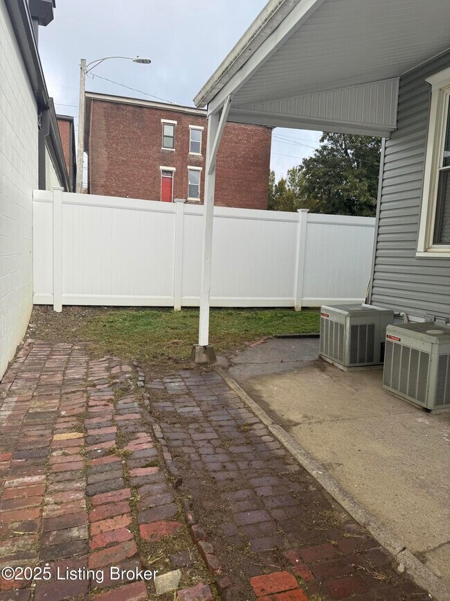 Building Photo - 1529 Christy Ave