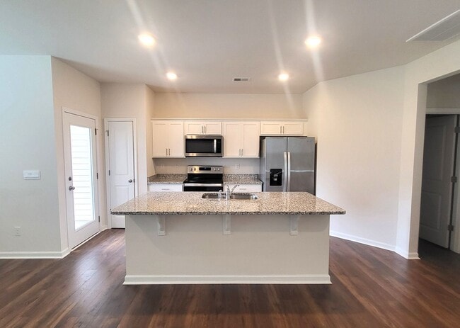Building Photo - New Three Bedroom Townhouse in Greer SC!