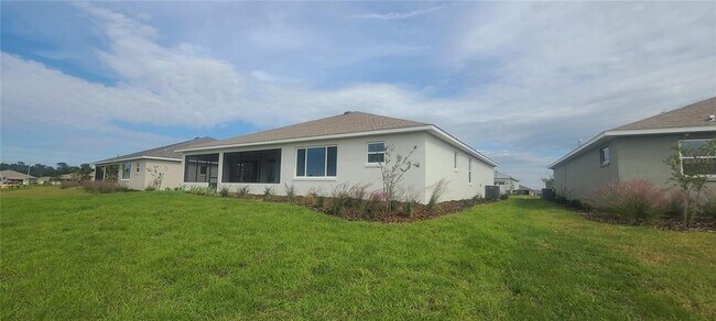 Building Photo - 9754 SW 103rd Ave
