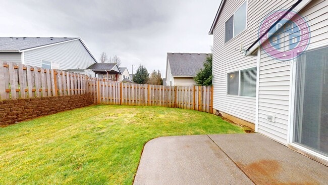 Building Photo - Two Level Cascadia Village Home with Backyard