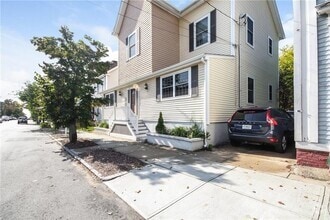 Building Photo - **Providence/ Eastside Fox Point - 2 bed 2...
