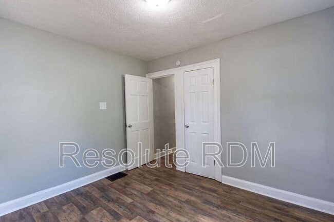 Building Photo - 419 N Beville Ave