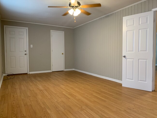 Building Photo - 812 Robin Hood Trail