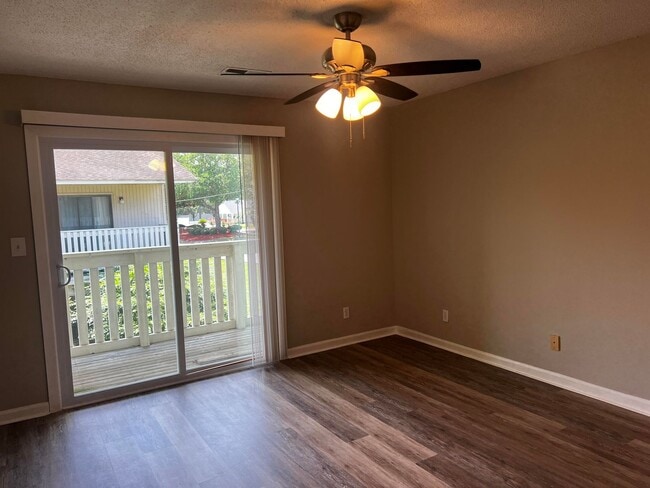 Building Photo - 2-Bedroom, 2-Bath Townhouse