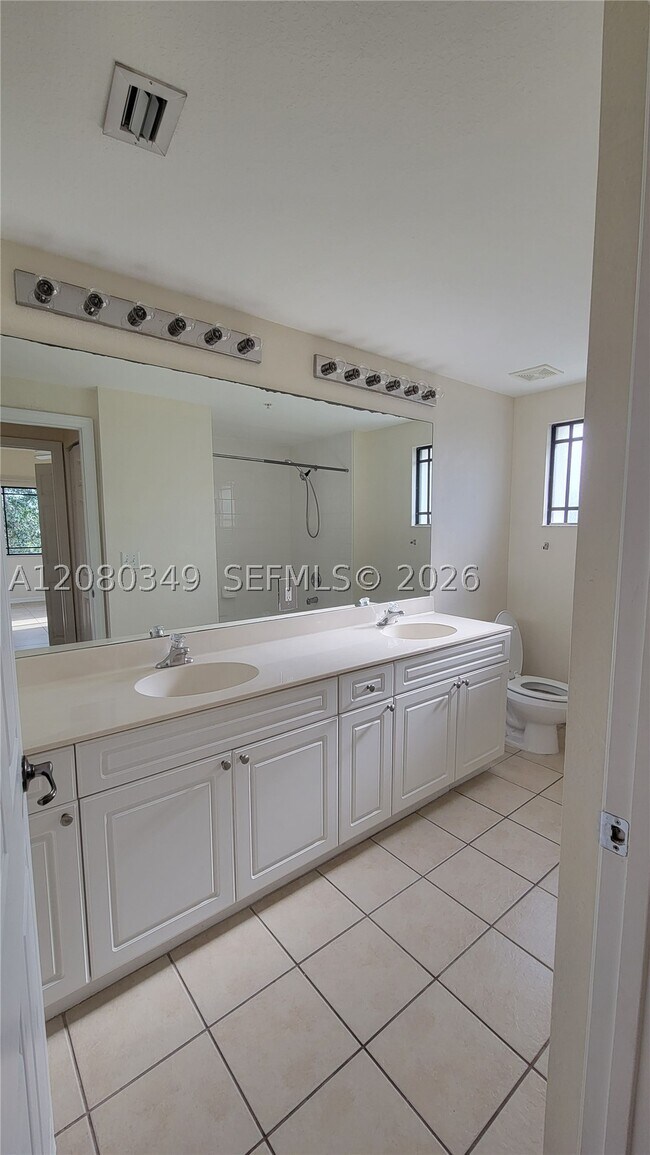 Building Photo - 3018 Alcazar Pl