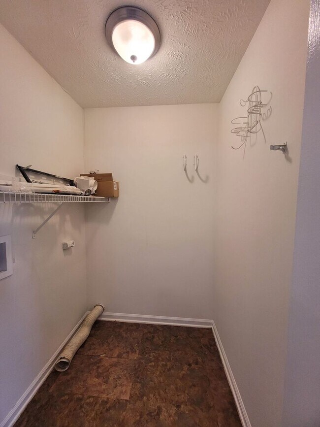Building Photo - 3 Bed 2 Bath Ranch Style Treasure in Lovel...