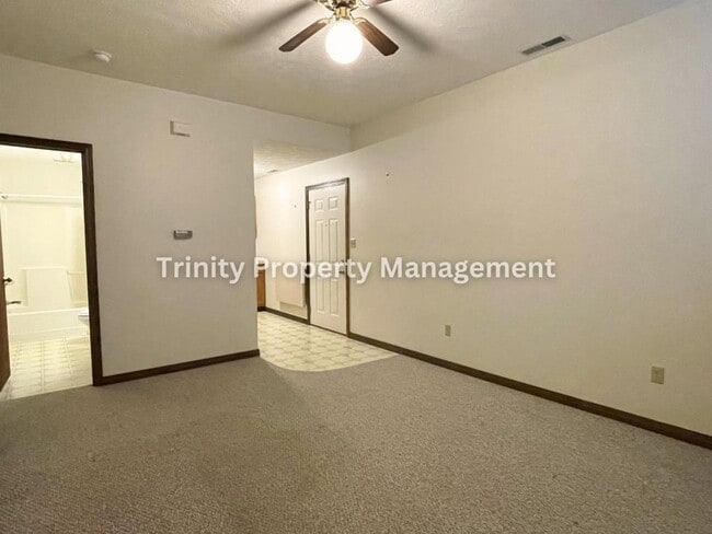 Building Photo - 1419 W Pike St