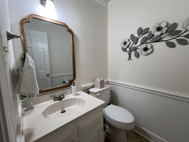 Building Photo - Beautifully Remodeled Colonial in James La...