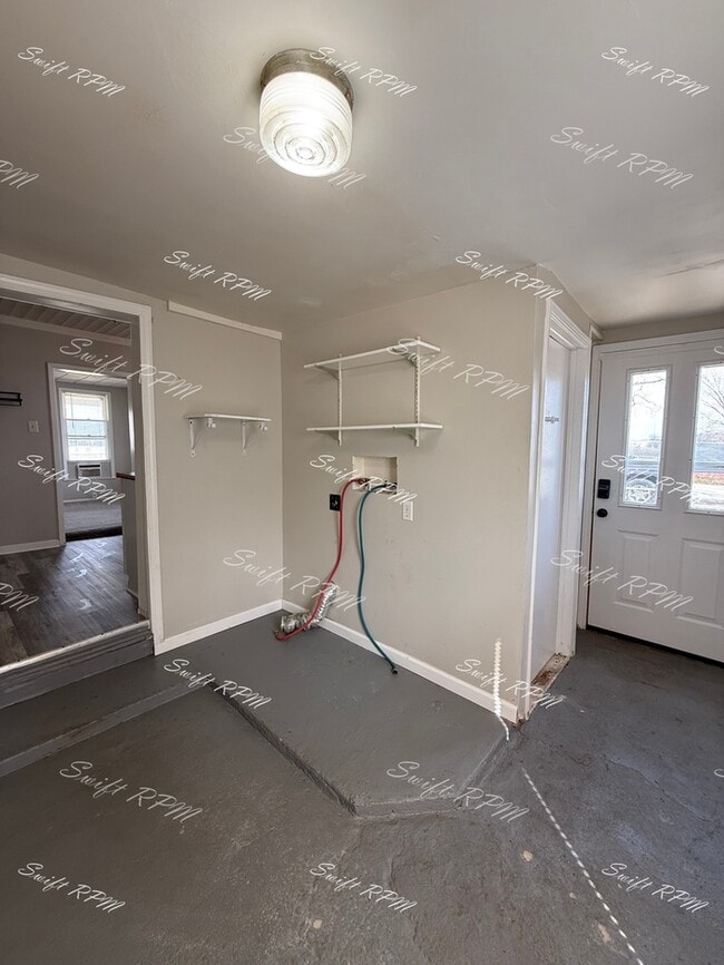 Building Photo - 314 E Kansas St