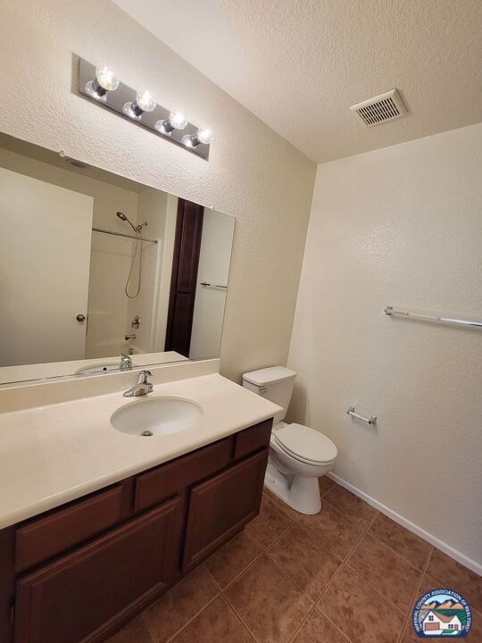 Building Photo - 642 Brewer Rd