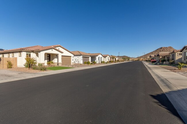 Building Photo - Gorgeous 4-Bedroom, 3.5-Bath Home in Peori...