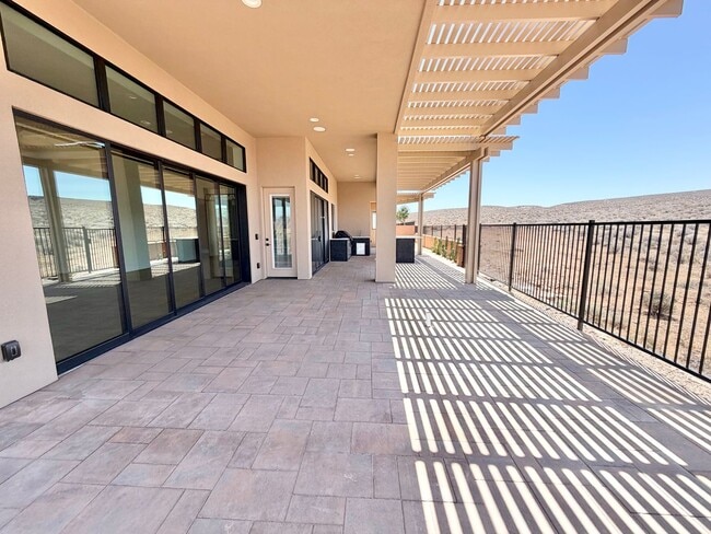 Building Photo - Beautiful Single-Level Home with Trail Access & Stunning Views!!! Pet Friendly!