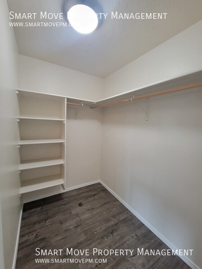 Building Photo - 4284 S Overhill Way