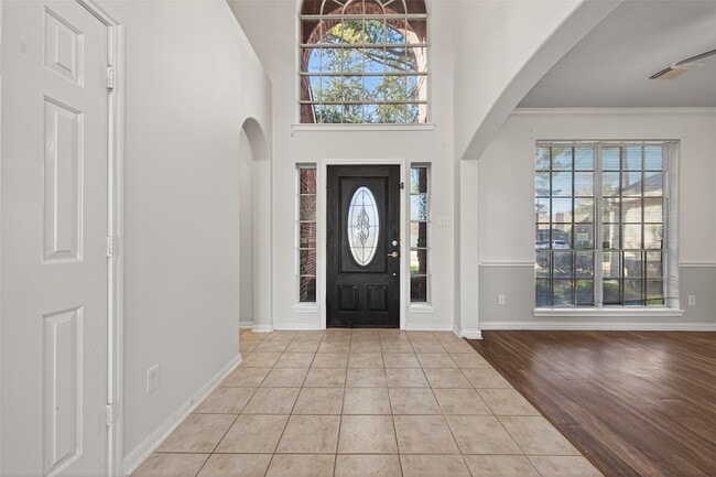 Building Photo - 23730 River Pl Dr