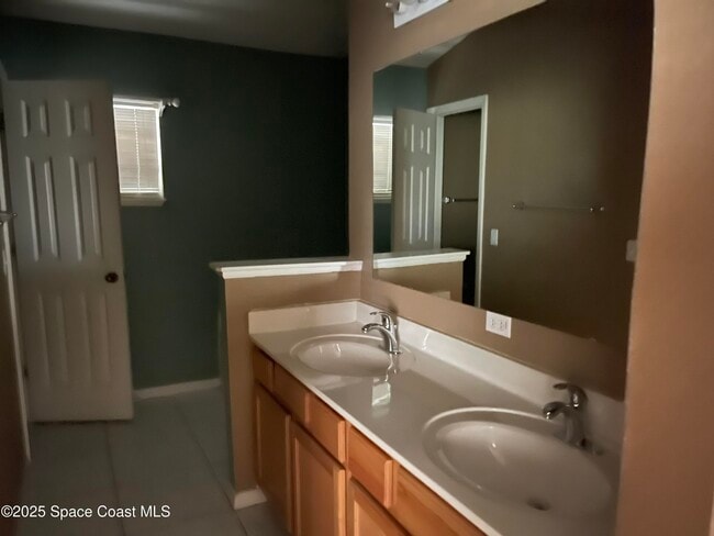 Building Photo - 1642 Sawgrass Dr SW