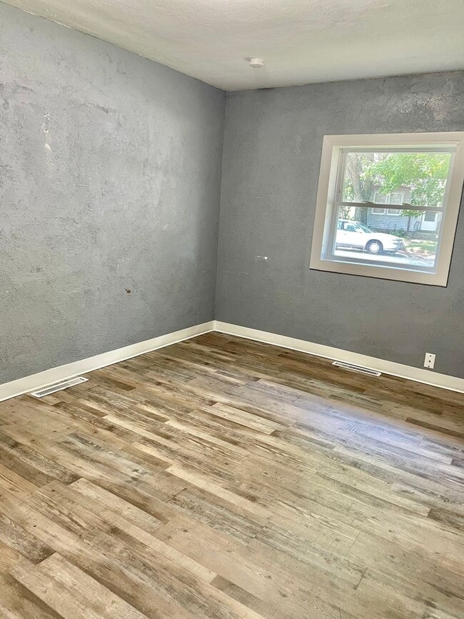 Building Photo - Fully remodeled 3 bedroom ranch with large...