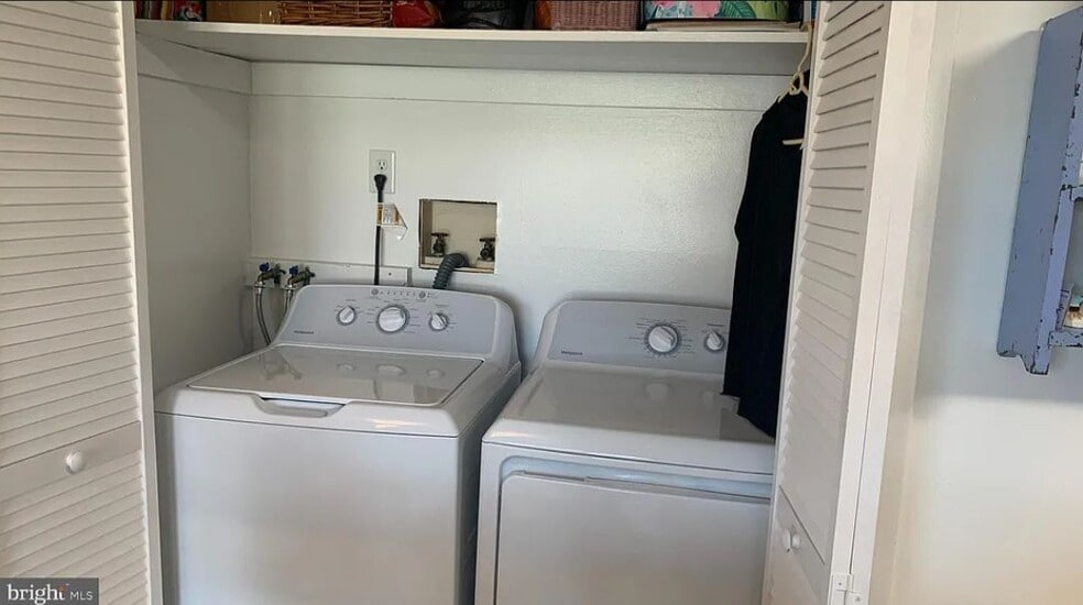 Building Photo - 1126 Wadewood Ct