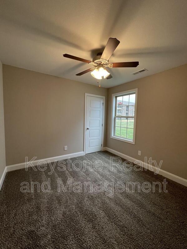 Building Photo - 812 Lillian Grace Dr
