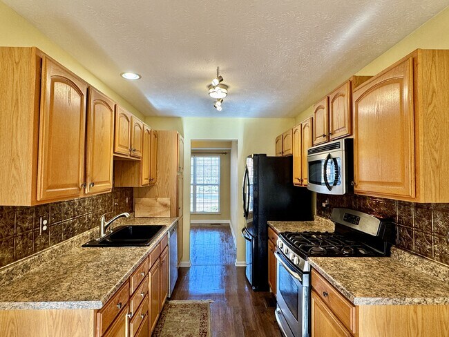 Building Photo - 174 Depew Dr