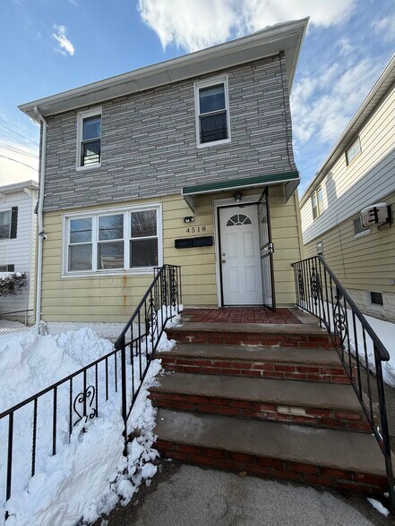 Building Photo - 4518 164th St