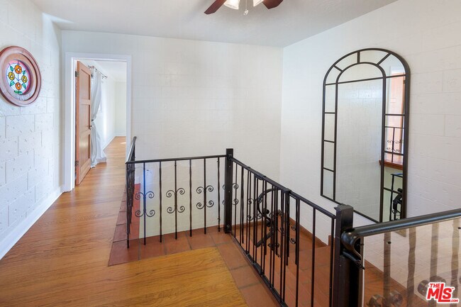 Building Photo - 1335 Moncado Dr
