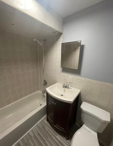44 4th St 3F - 42 4th St