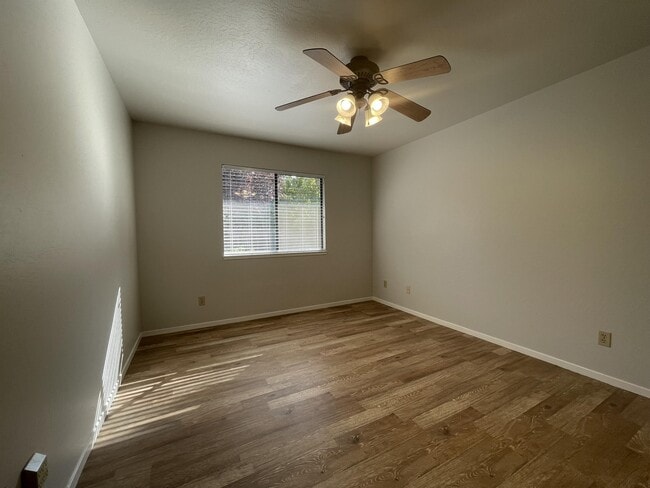 Building Photo - 1817 Heron Ln