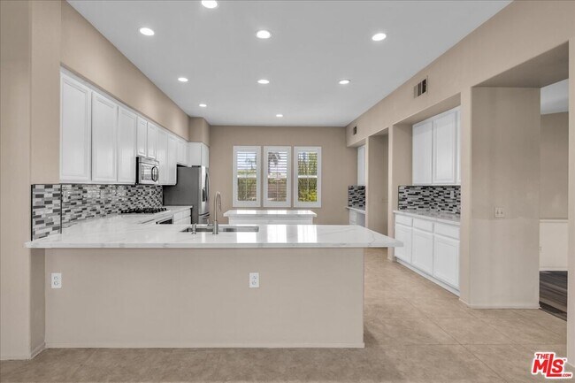 Building Photo - 40808 Eastwood Ln